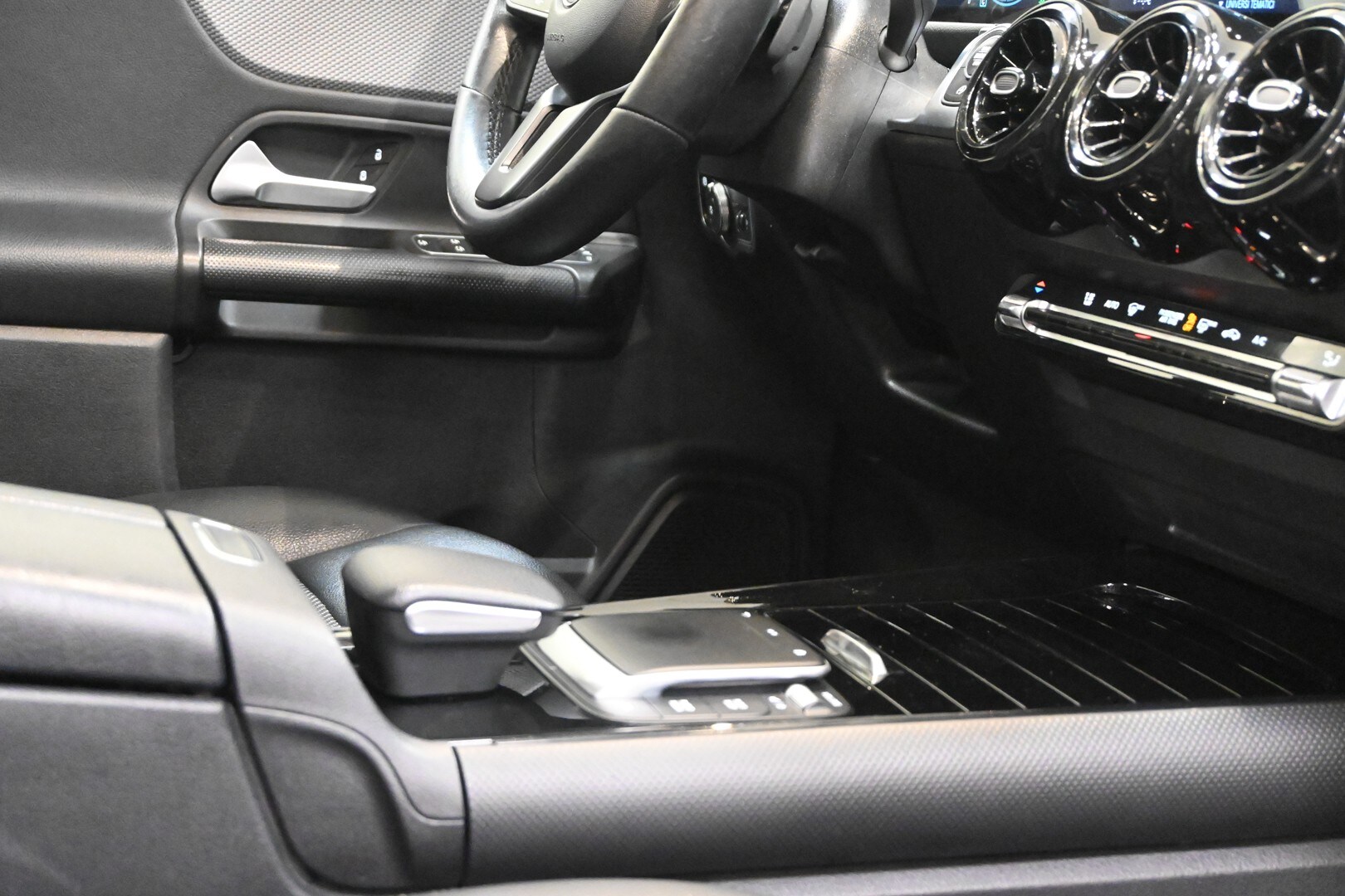 MERCEDES GLB (X247) GLB 200 d Automati…