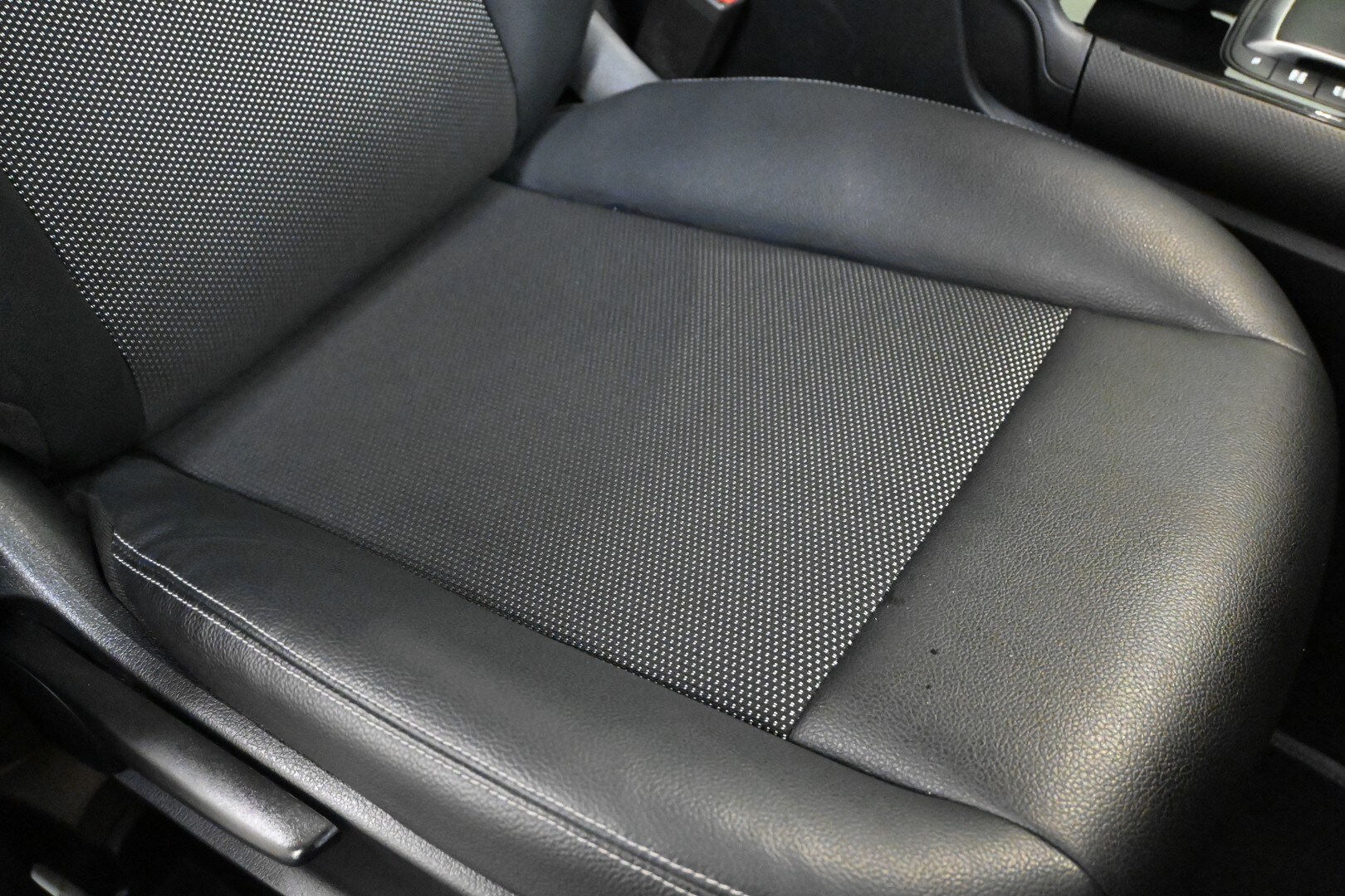 MERCEDES GLB (X247) GLB 200 d Automati…