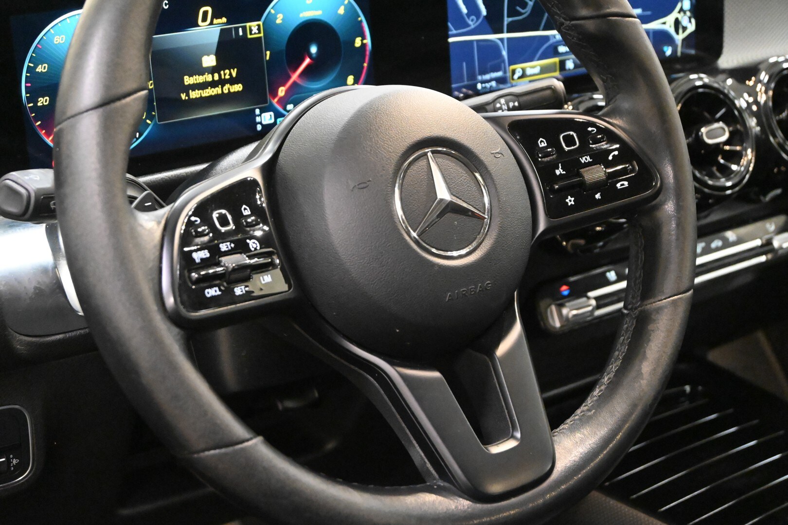MERCEDES GLB (X247) GLB 200 d Automati…