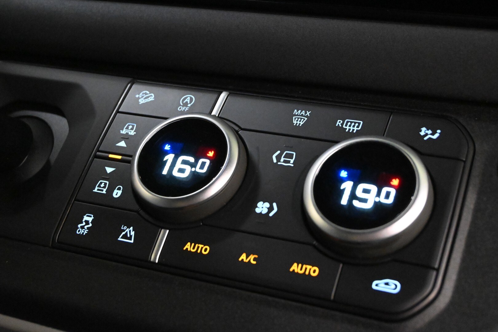 LAND ROVER Defender (2019) Defender 110 3.0D I6…