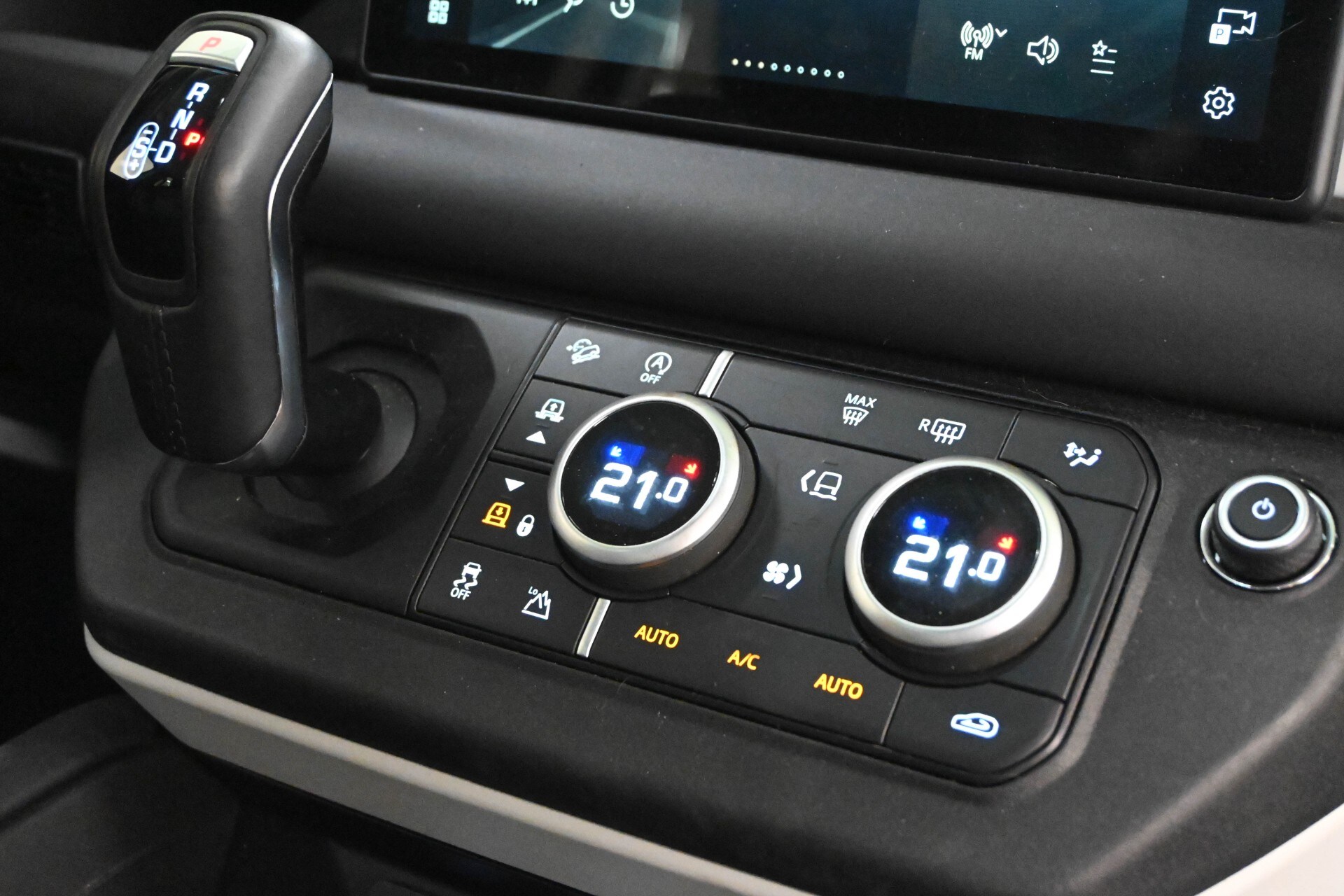 LAND ROVER Defender (2019) Defender 110 3.0D I6…