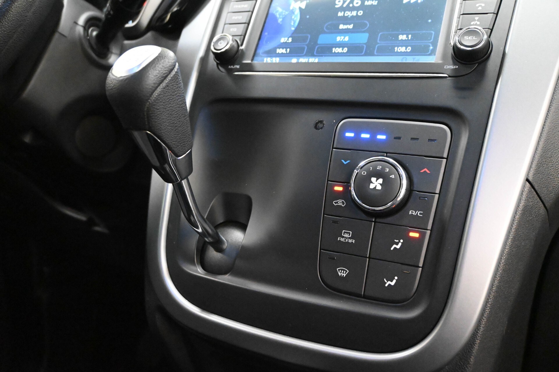 MAHINDRA KUV100 KUV100 1.2 VVT K8