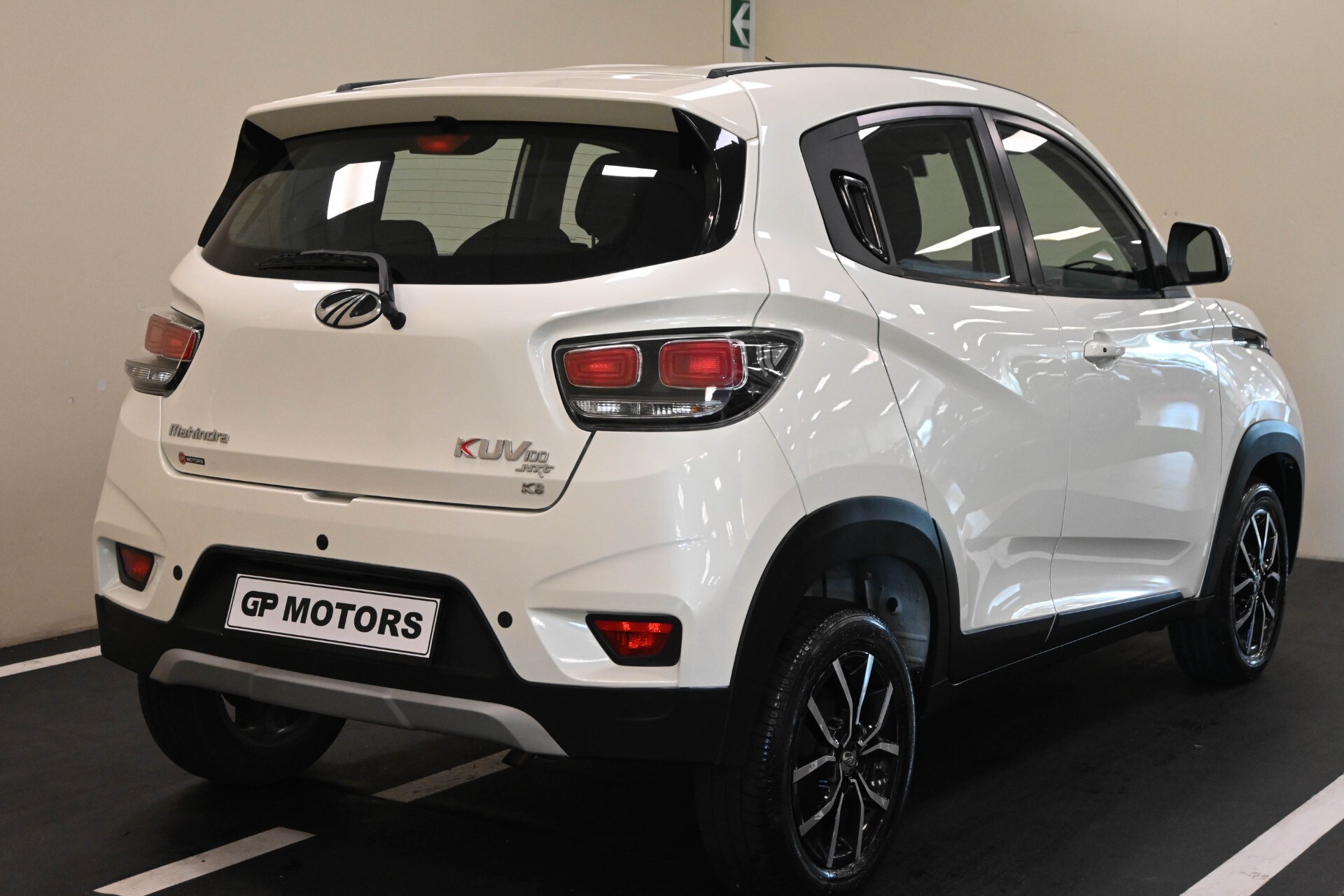 MAHINDRA KUV100 KUV100 1.2 VVT K8