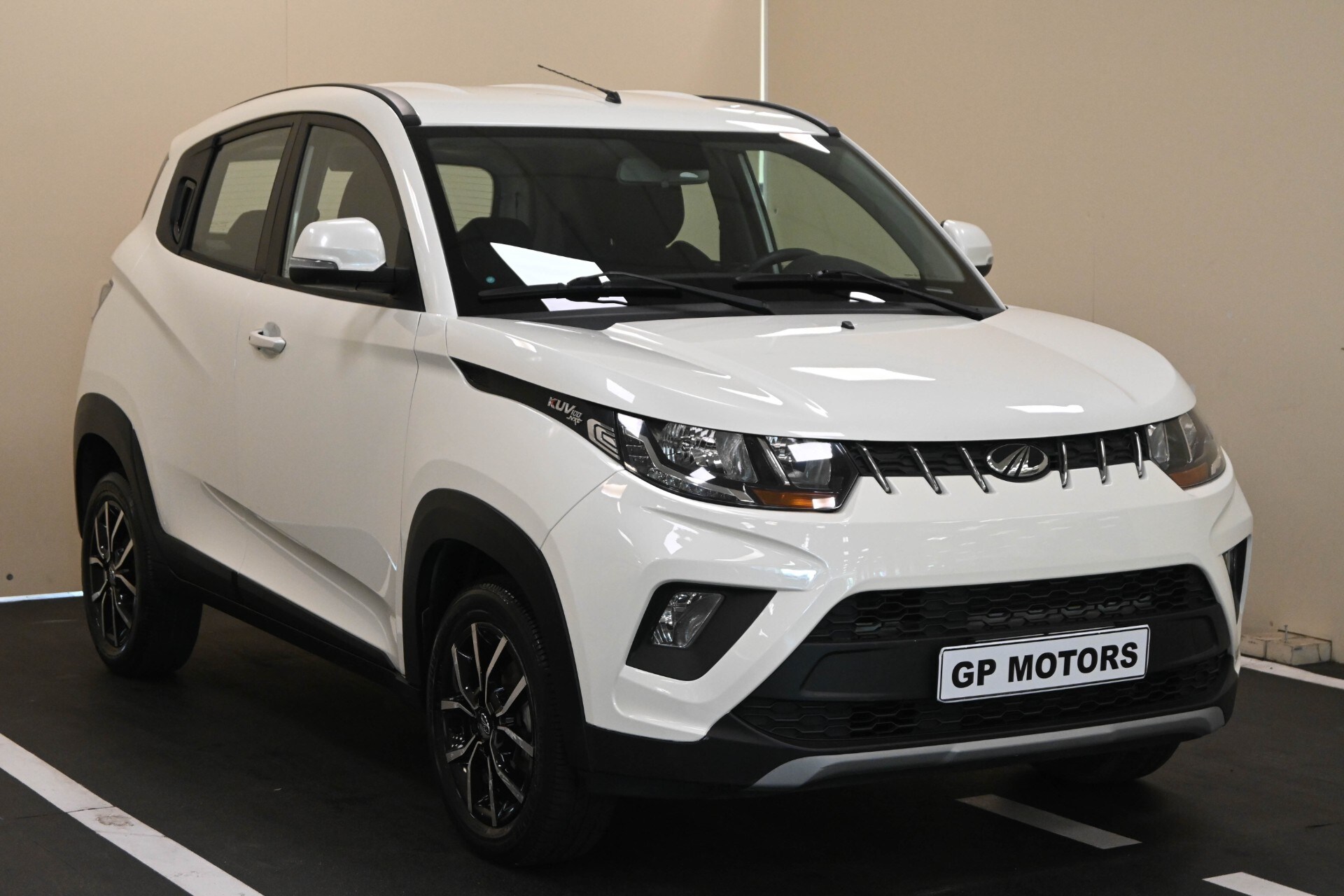 MAHINDRA KUV100 KUV100 1.2 VVT K8