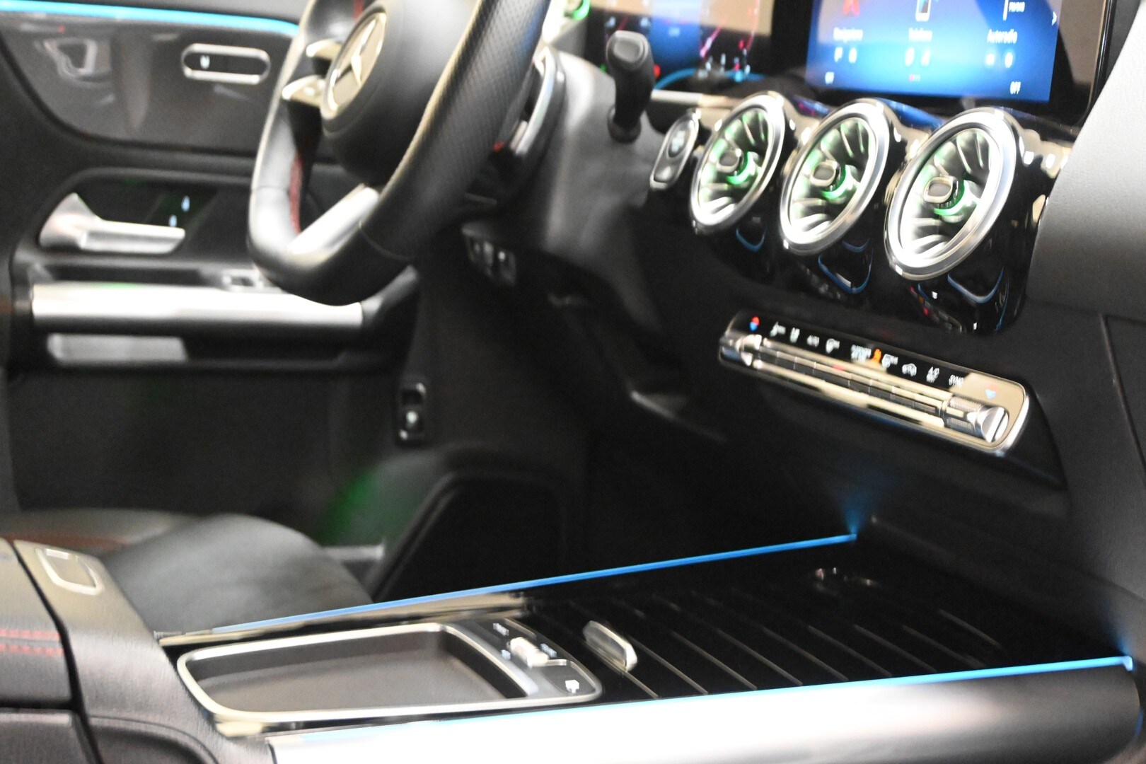 MERCEDES GLA (H247) GLA 180 d Automati…