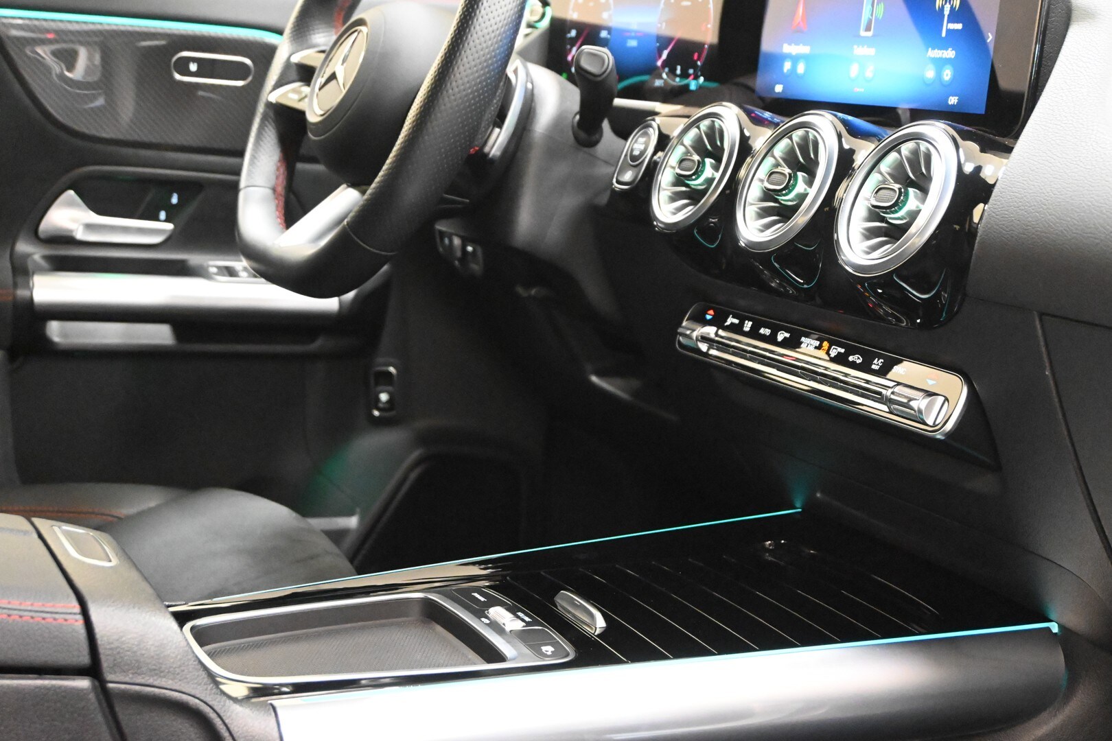 MERCEDES GLA (H247) GLA 180 d Automati…