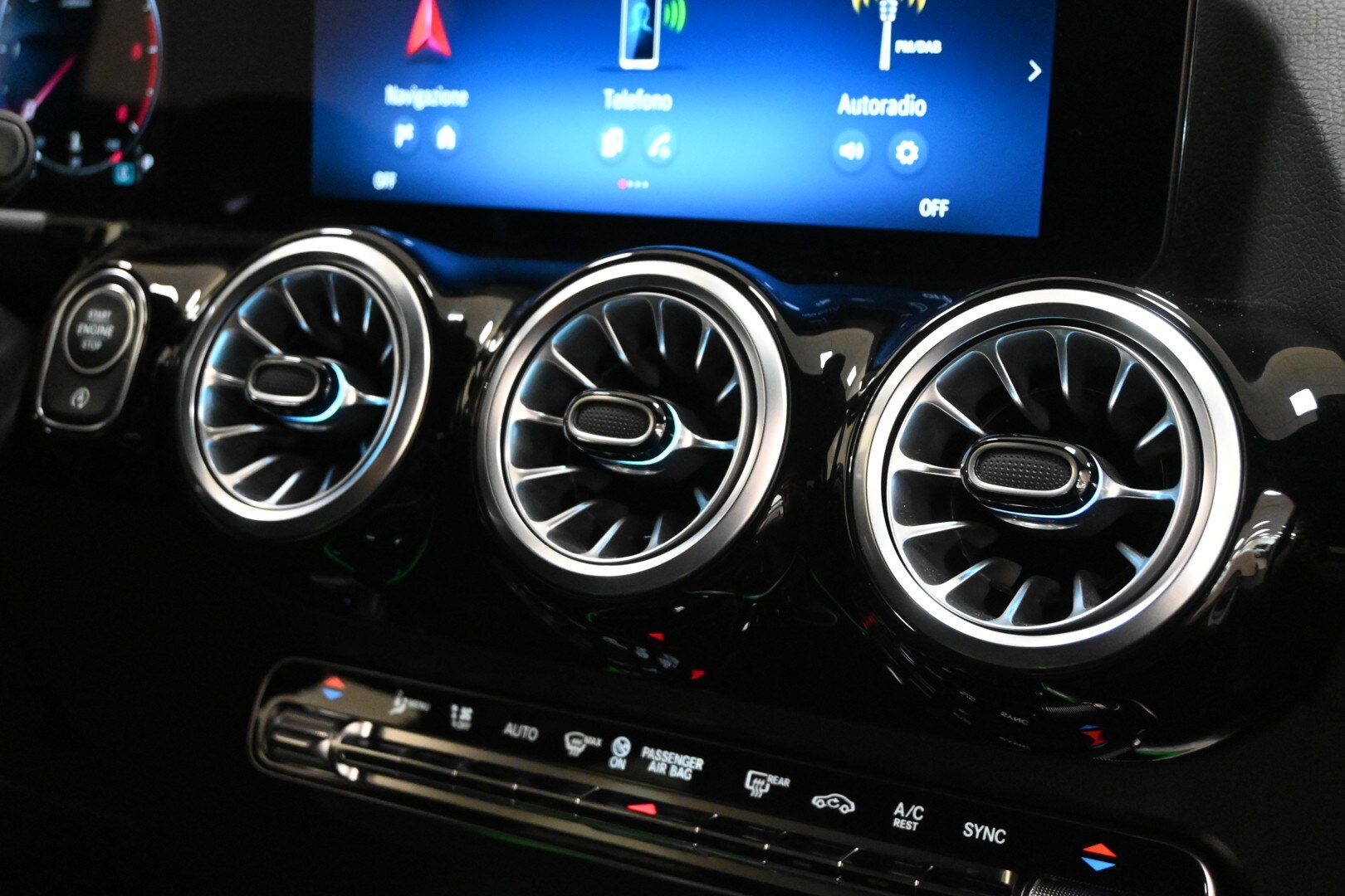 MERCEDES GLA (H247) GLA 180 d Automati…