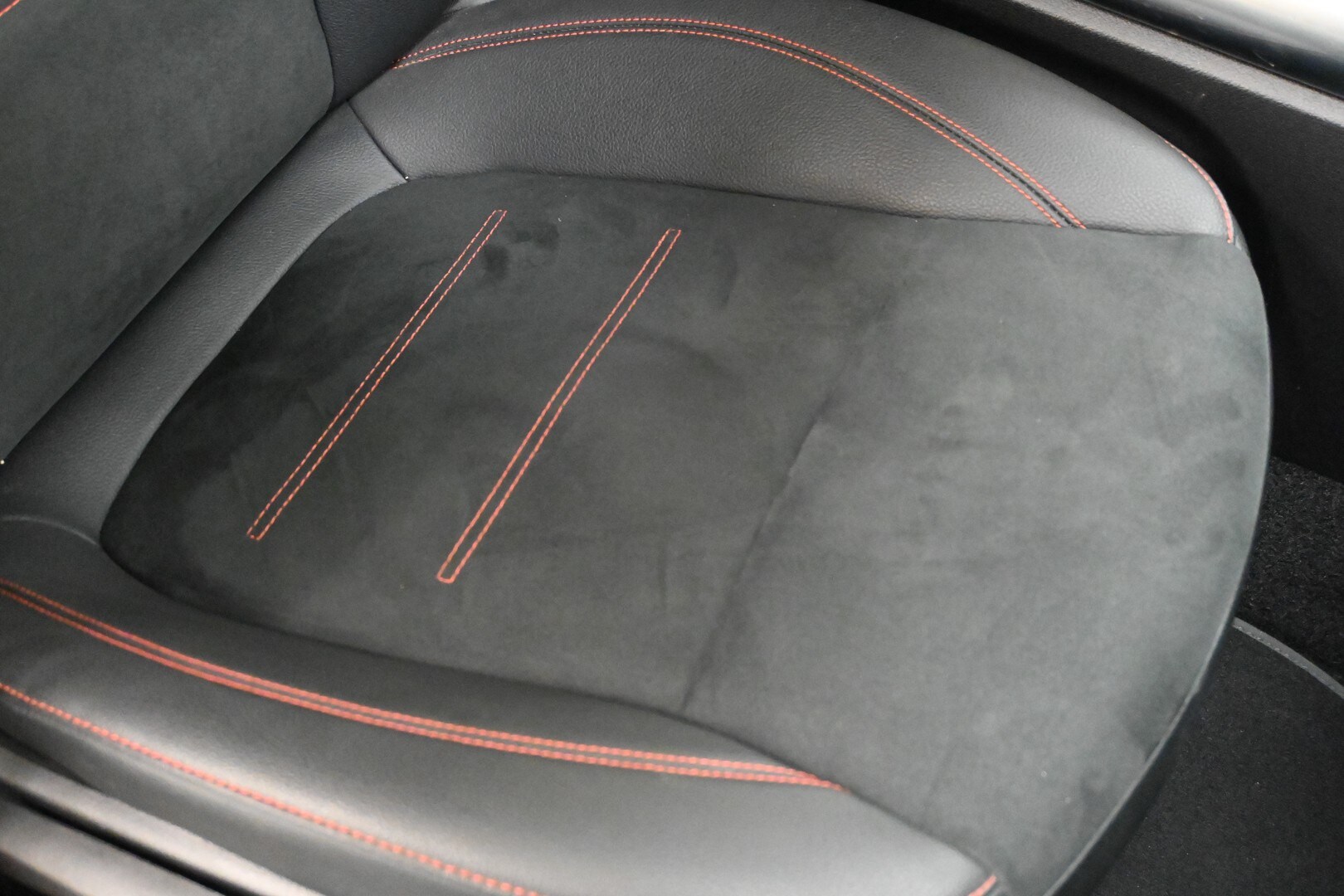 MERCEDES GLA (H247) GLA 180 d Automati…