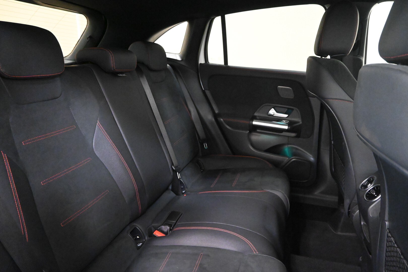 MERCEDES GLA (H247) GLA 180 d Automati…