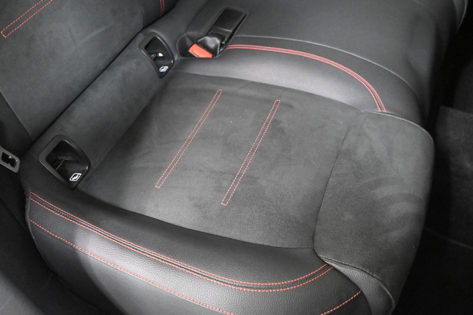 MERCEDES GLA (H247) GLA 180 d Automati…