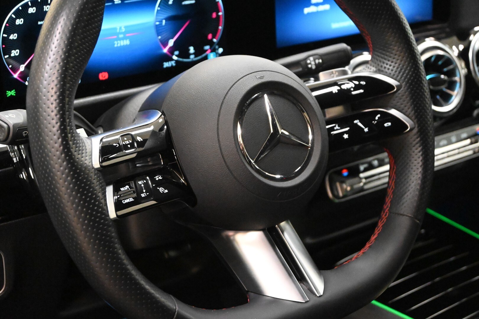 MERCEDES GLA (H247) GLA 180 d Automati…