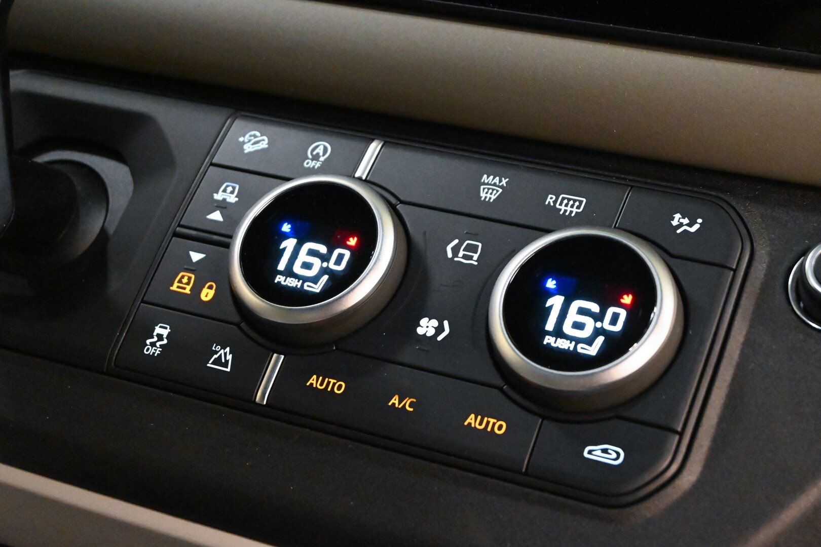 LAND ROVER Defender (2019) Defender 110 3.0D I6…