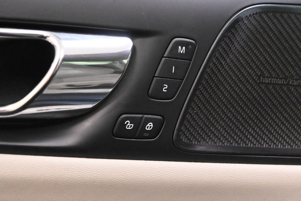 VOLVO V60 (2018–>) V60 D4 Geartronic Inscription