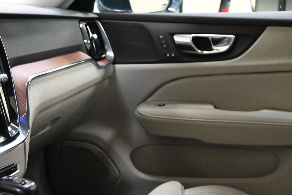 VOLVO V60 (2018–>) V60 D4 Geartronic Inscription