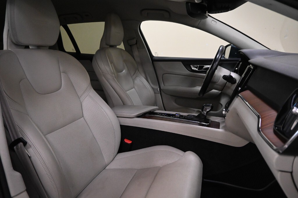 VOLVO V60 (2018–>) V60 D4 Geartronic Inscription