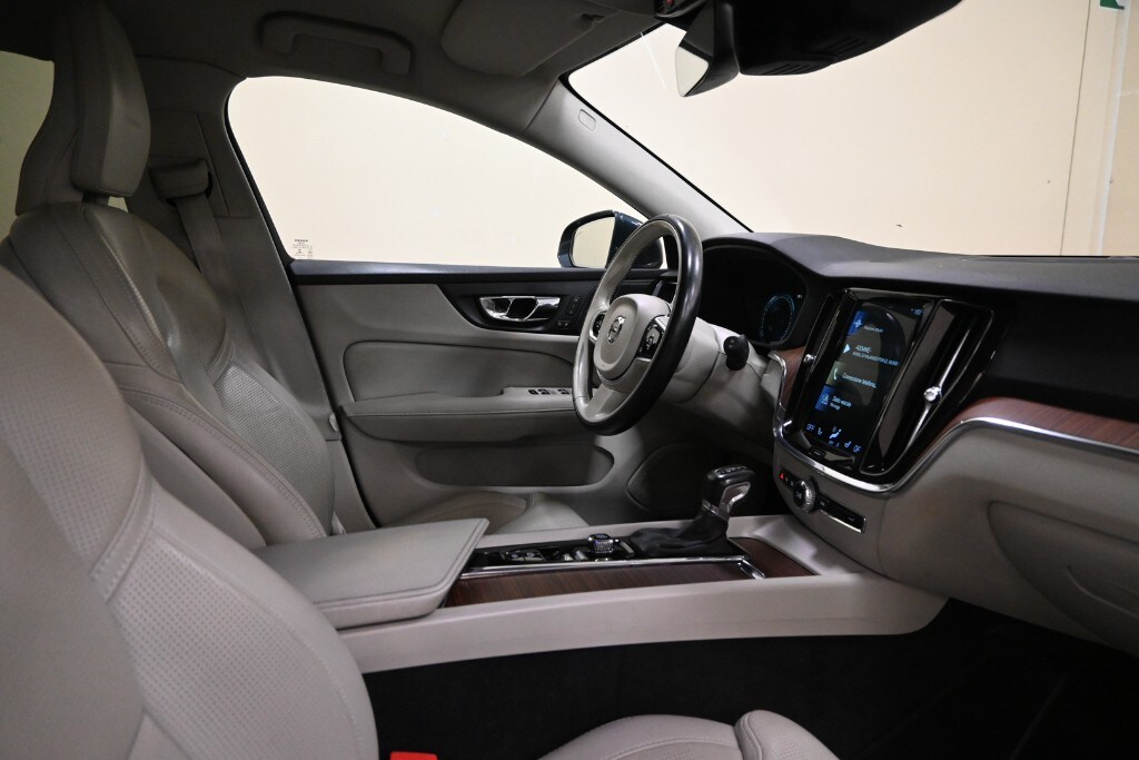VOLVO V60 (2018–>) V60 D4 Geartronic Inscription