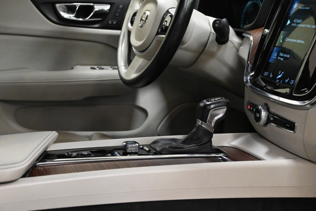 VOLVO V60 (2018–>) V60 D4 Geartronic Inscription