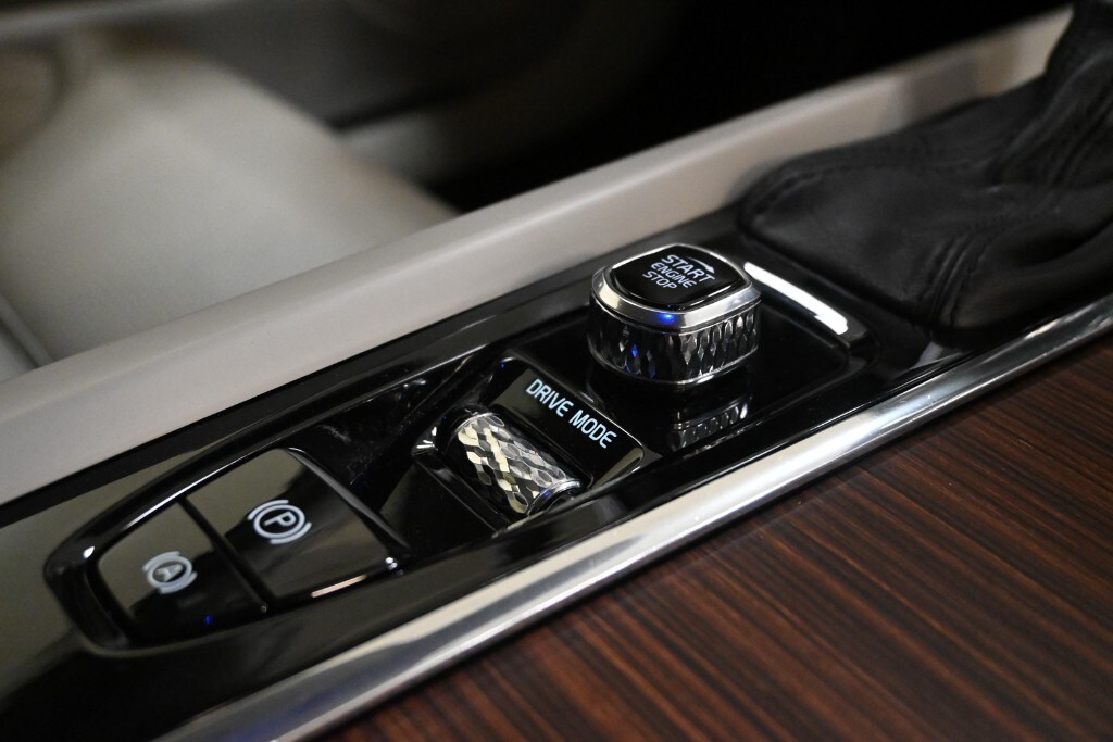 VOLVO V60 (2018–>) V60 D4 Geartronic Inscription