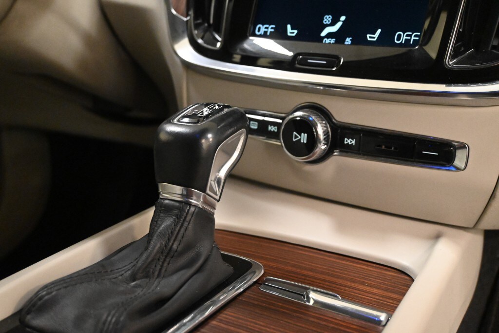 VOLVO V60 (2018–>) V60 D4 Geartronic Inscription