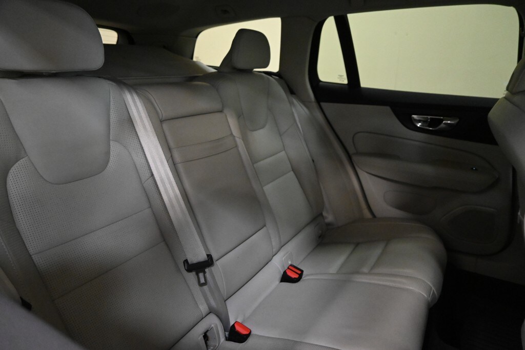 VOLVO V60 (2018–>) V60 D4 Geartronic Inscription