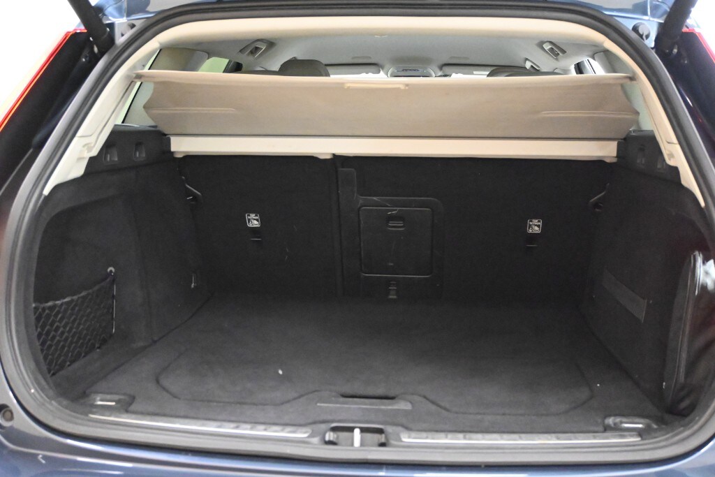 VOLVO V60 (2018–>) V60 D4 Geartronic Inscription