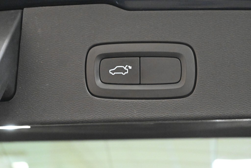 VOLVO V60 (2018–>) V60 D4 Geartronic Inscription