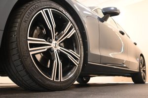 VOLVO V60 (2018–>) V60 D4 Geartronic Inscription