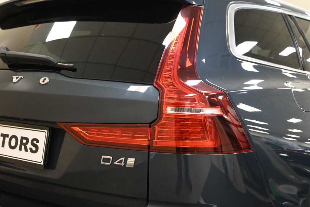 VOLVO V60 (2018–>) V60 D4 Geartronic Inscription