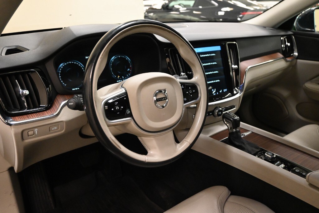 VOLVO V60 (2018–>) V60 D4 Geartronic Inscription