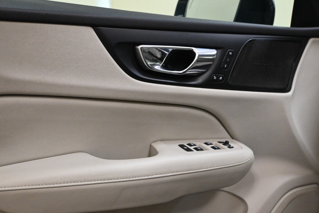 VOLVO V60 (2018–>) V60 D4 Geartronic Inscription