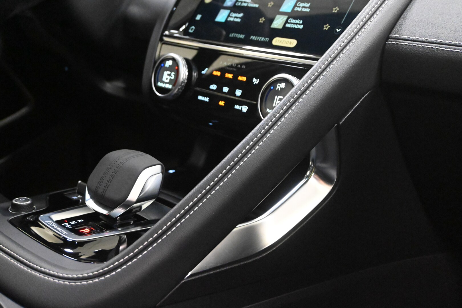 JAGUAR E-Pace (X540) E-Pace 1.5 I3 160 CV…