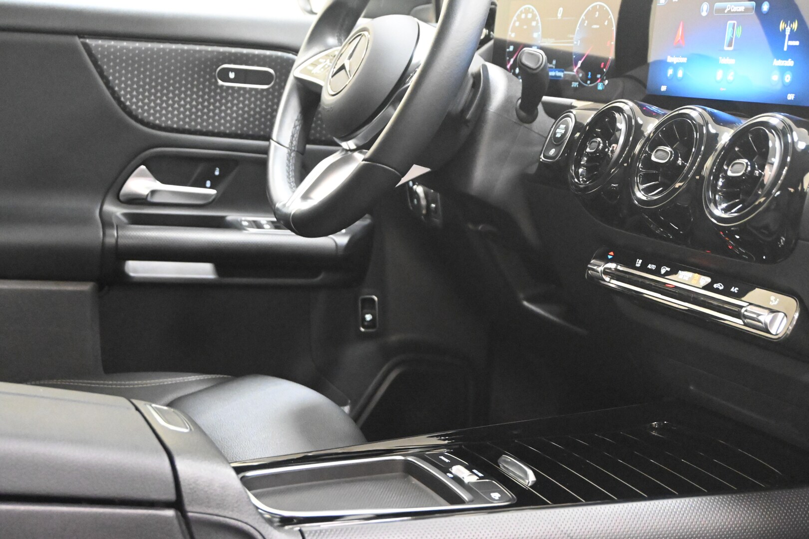 MERCEDES GLA (H247) GLA 180 d Automati…