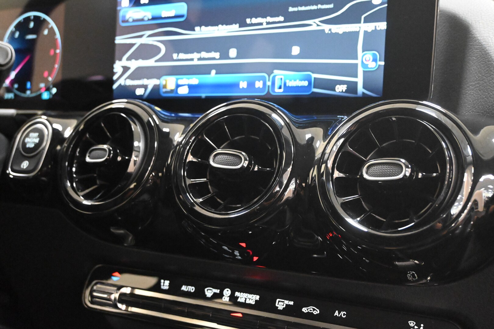 MERCEDES GLA (H247) GLA 180 d Automati…