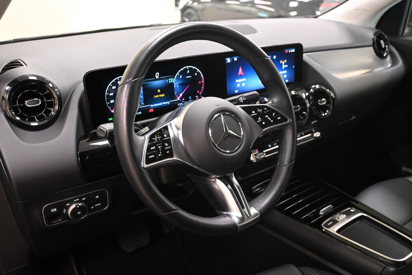 MERCEDES GLA (H247) GLA 180 d Automati…