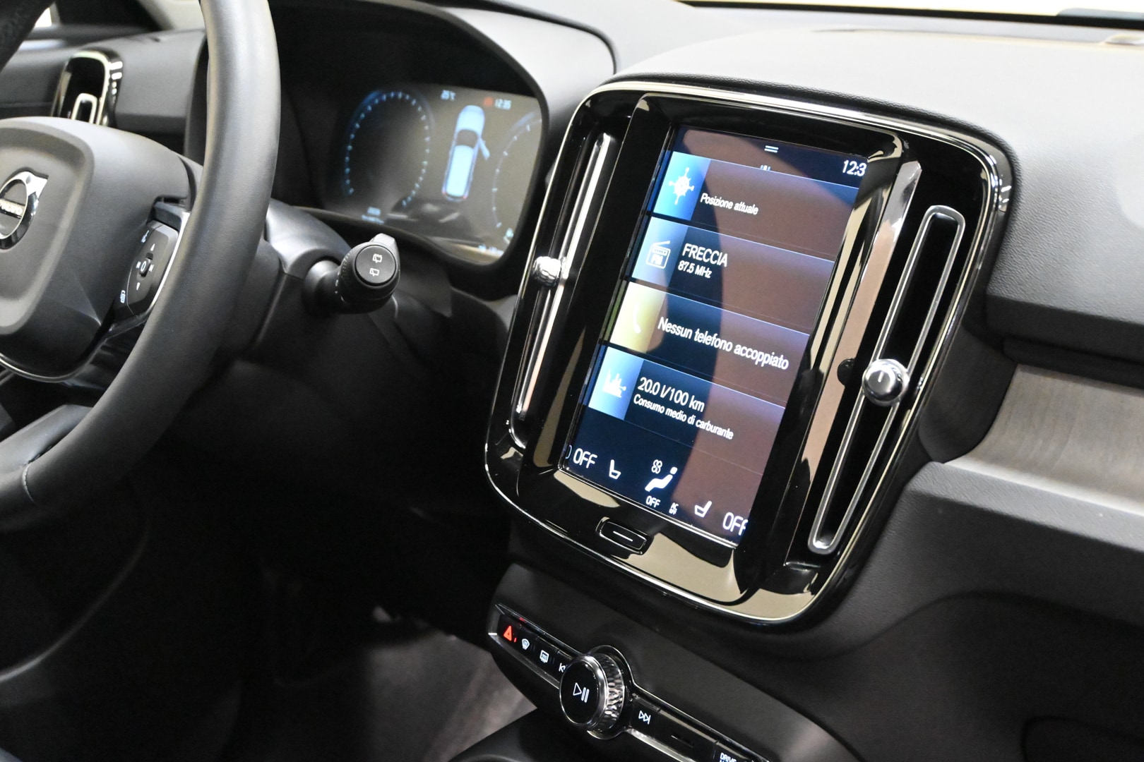 VOLVO XC40 (2017–>) XC40 T2 Geartronic Momentu…