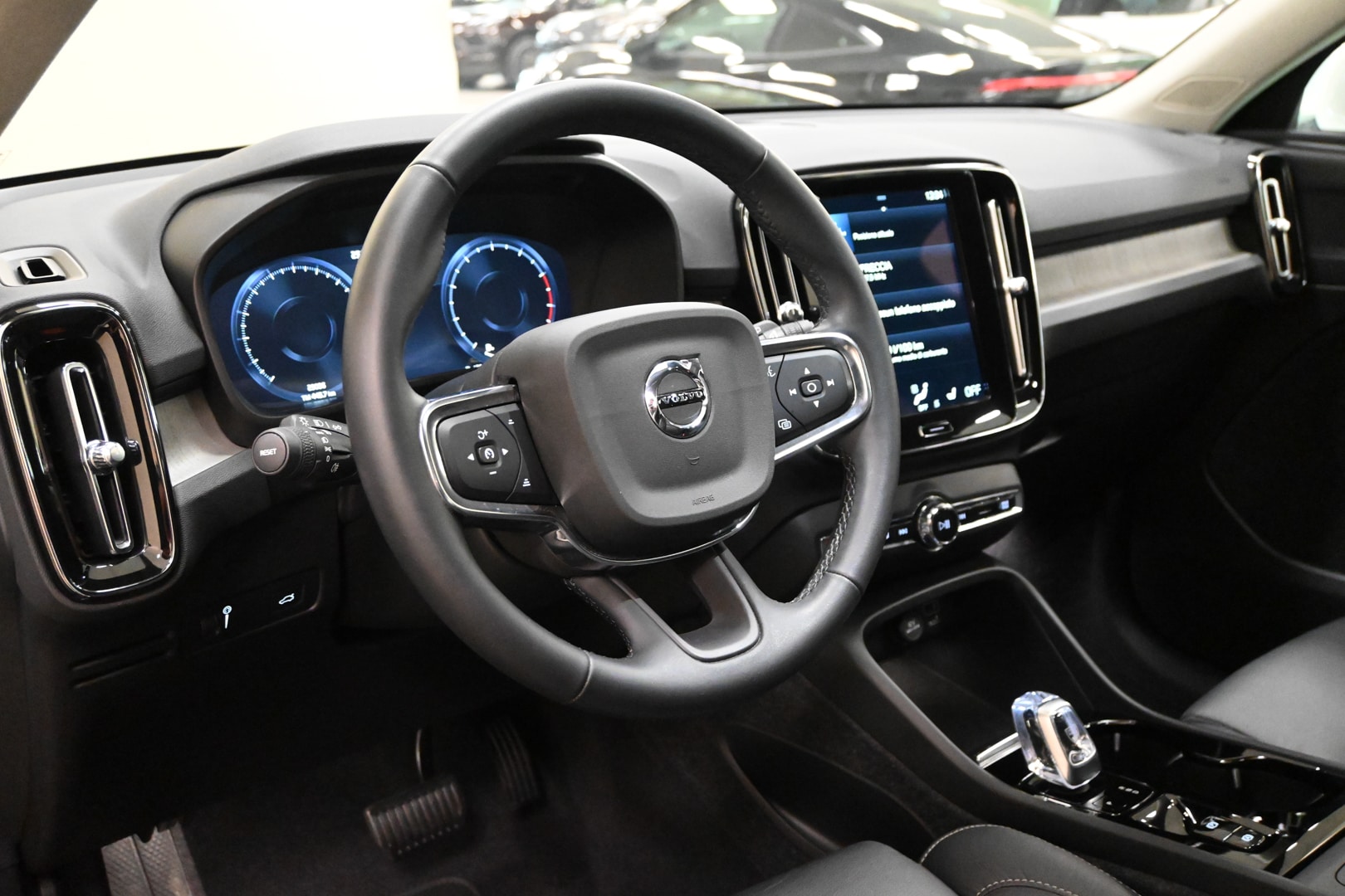VOLVO XC40 (2017–>) XC40 T2 Geartronic Momentu…
