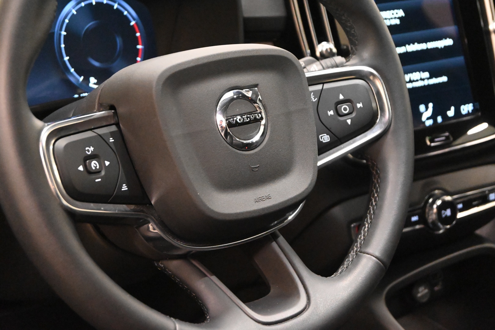 VOLVO XC40 (2017–>) XC40 T2 Geartronic Momentu…