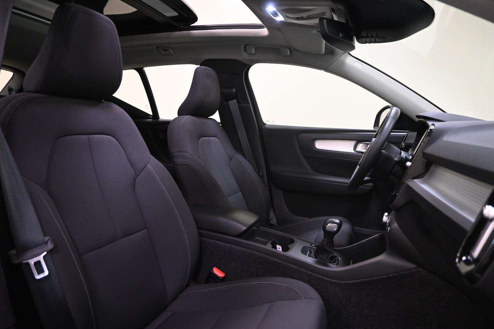 VOLVO XC40 (2017–>) XC40 T2 Momentum