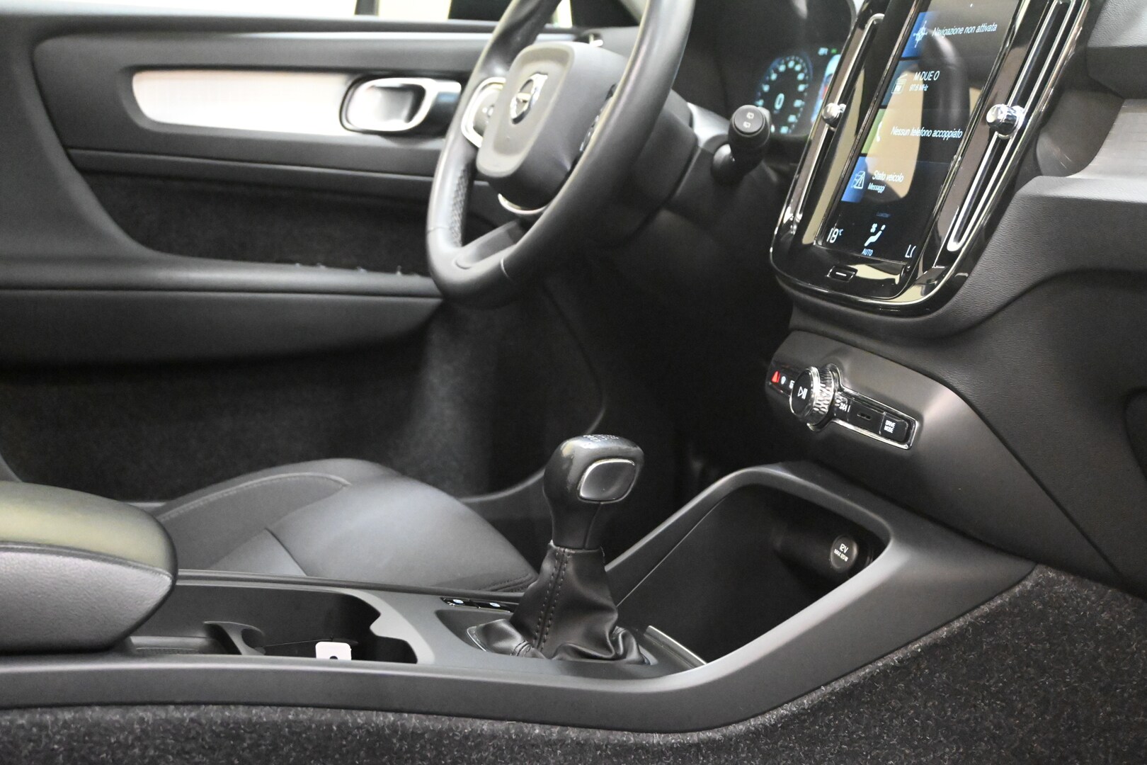 VOLVO XC40 (2017–>) XC40 T2 Momentum