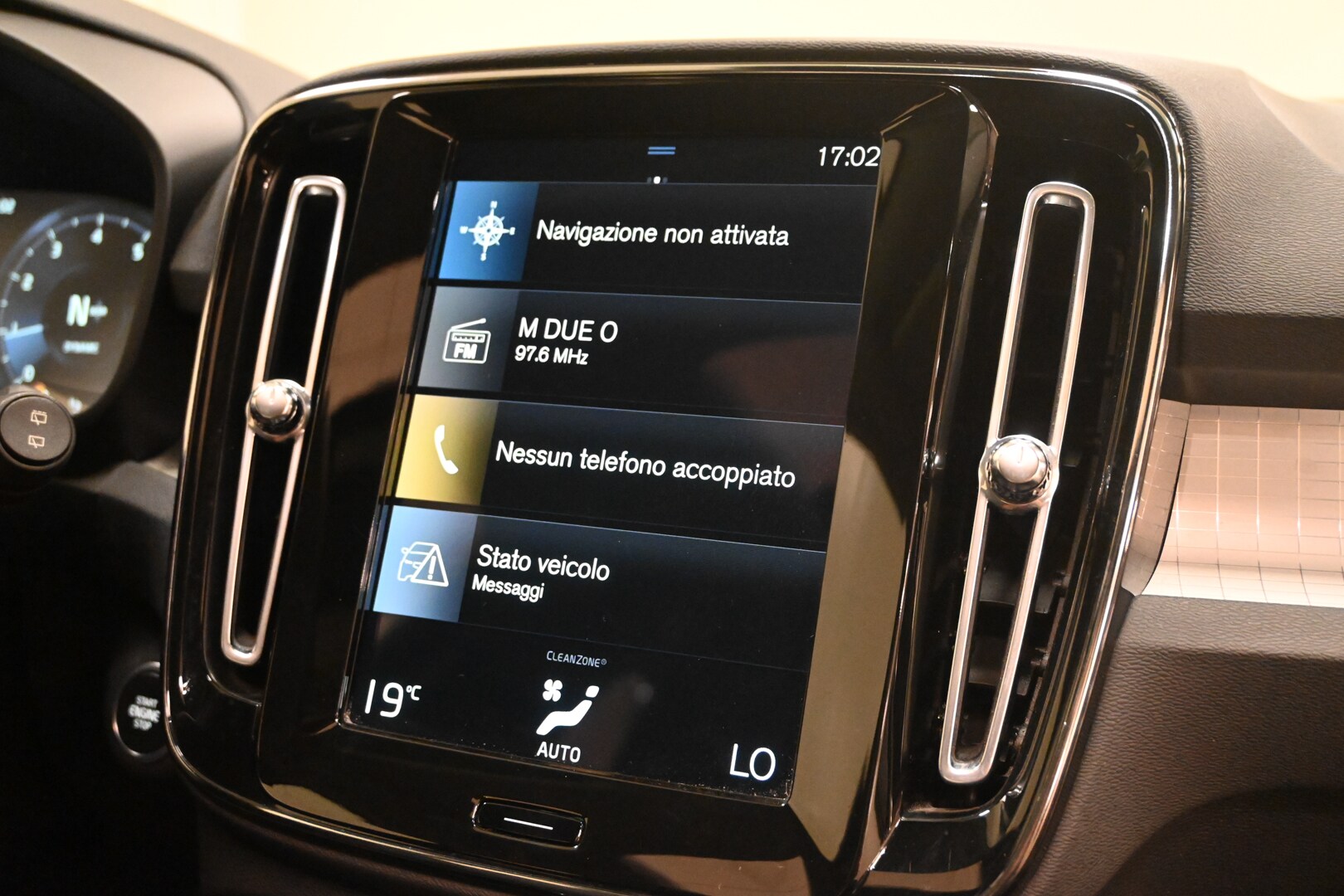 VOLVO XC40 (2017–>) XC40 T2 Momentum