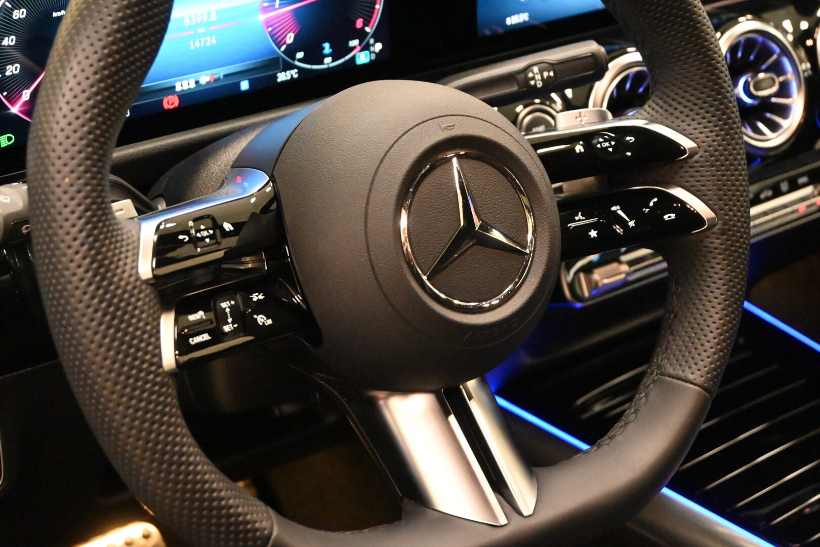MERCEDES GLA (H247) GLA 200 d Automati…